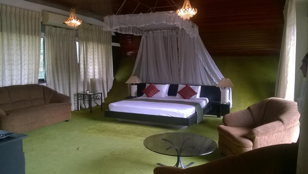 Nilani Hotel Ратнапура Екстериор снимка