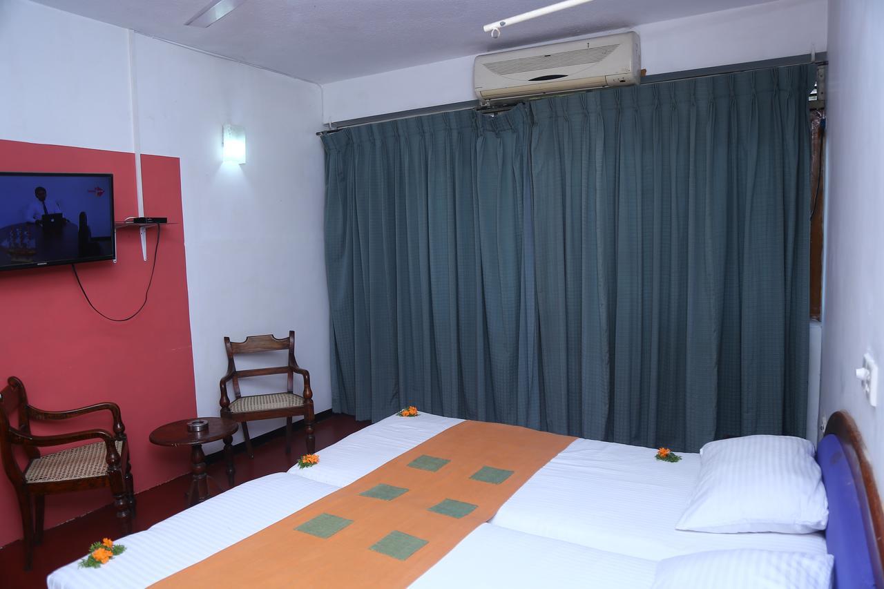 Nilani Hotel Ратнапура Екстериор снимка
