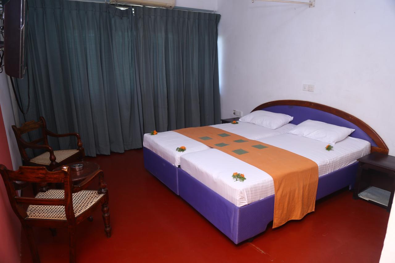 Nilani Hotel Ратнапура Екстериор снимка