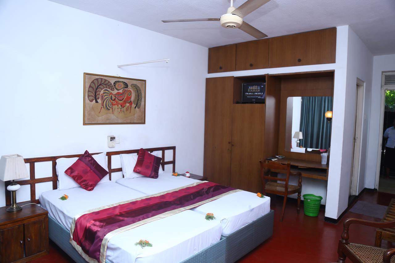 Nilani Hotel Ратнапура Екстериор снимка